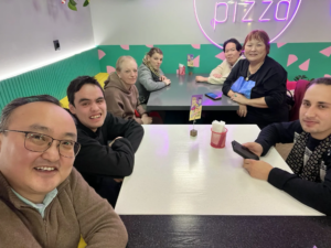 С наступающим Новым годом поздравил ребят с Баянгола.